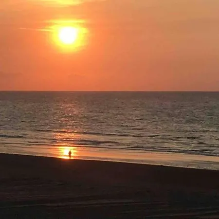 In Near The Beach, Cleaning Included 빌라